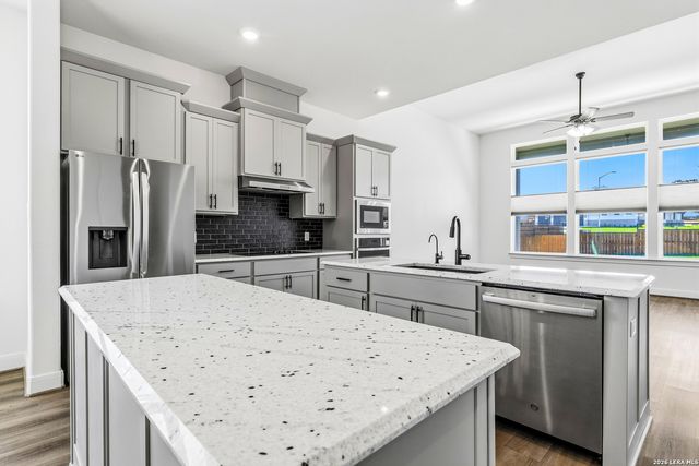 145 W MAGNOLIA CIR, La Vernia, TX 78121