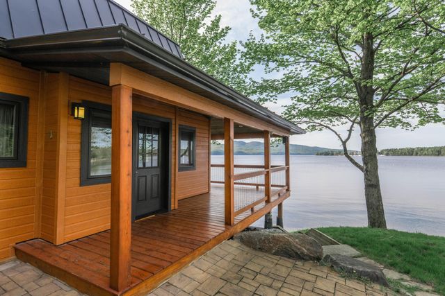 309 Farrell Road, Willsboro, NY 12996