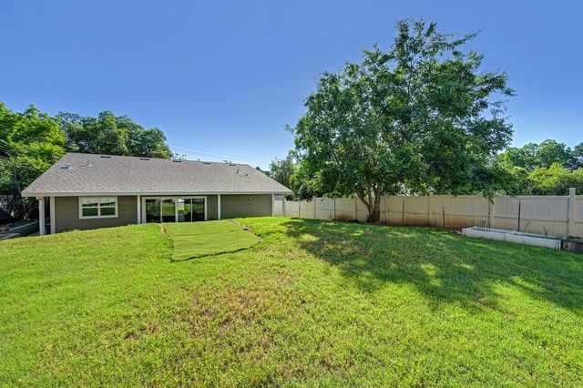 509 Preston Ave, Ione, CA 95640