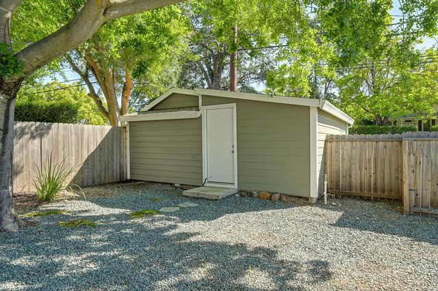 509 Preston Ave, Ione, CA 95640