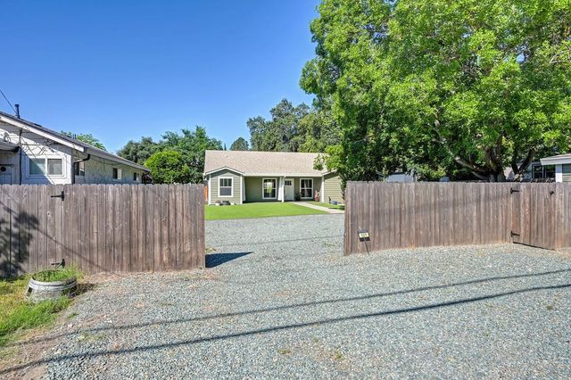 509 Preston Ave, Ione, CA 95640