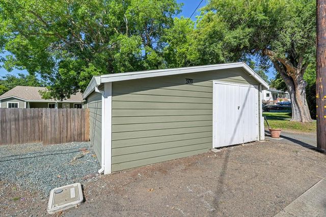 509 Preston Ave, Ione, CA 95640