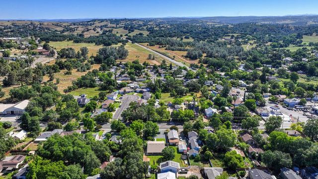 509 Preston Ave, Ione, CA 95640