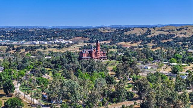 509 Preston Ave, Ione, CA 95640