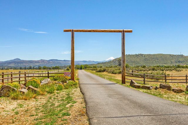13334 Modoc Road, White City, OR 97503