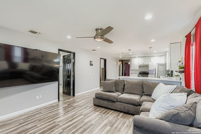 2414 Arbor, San Antonio, TX 78228