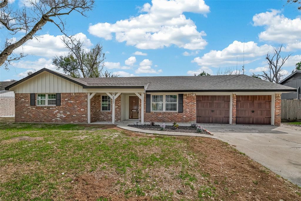 9623 Meadowglen Lane, Houston, TX 77063