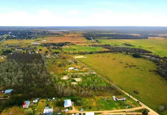 1714 J Newz Lane, Wallis, TX 77485