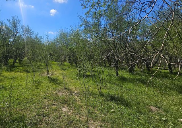 1714 J Newz Lane, Wallis, TX 77485