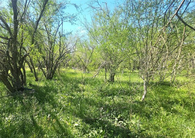 1714 J Newz Lane, Wallis, TX 77485