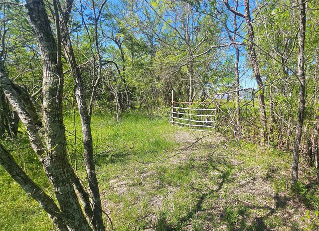 1714 J Newz Lane, Wallis, TX 77485