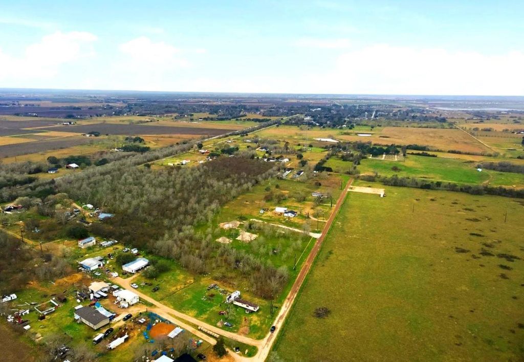 1714 J Newz Lane, Wallis, TX 77485