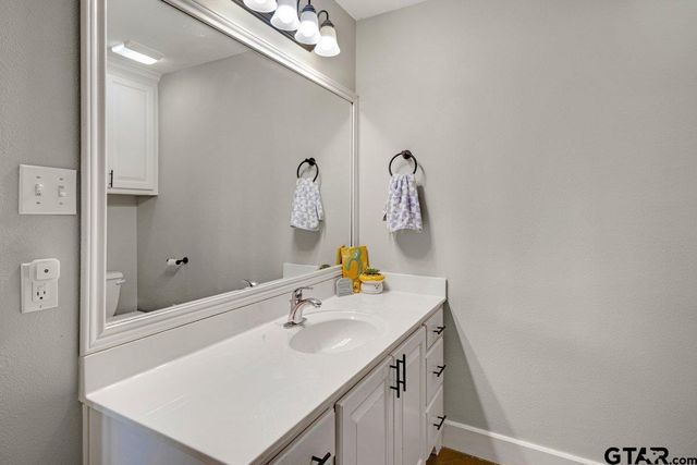 19110 Winstar Dr, Flint, TX 75762