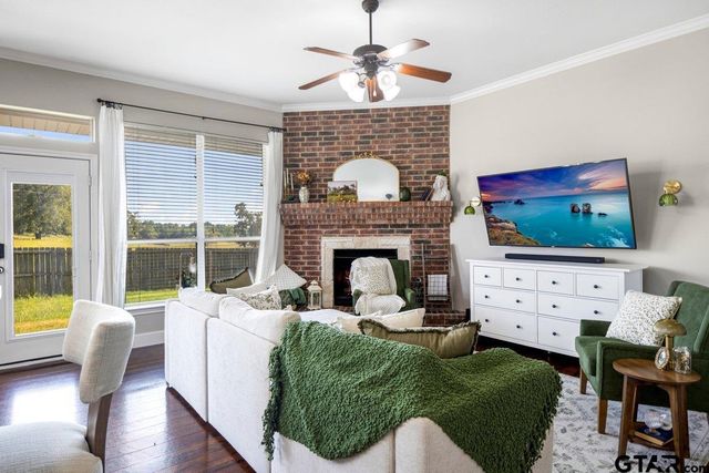 19110 Winstar Dr, Flint, TX 75762