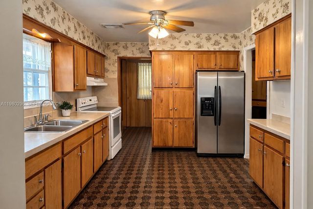 3930 NW 185th St, Miami Gardens, FL 33055