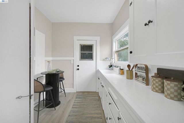 216 Oakland Ave, Oakland, CA 94611