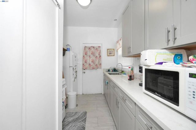216 Oakland Ave, Oakland, CA 94611