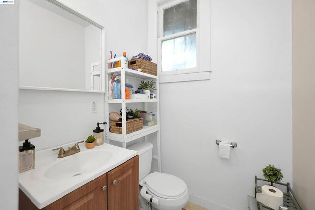 216 Oakland Ave, Oakland, CA 94611