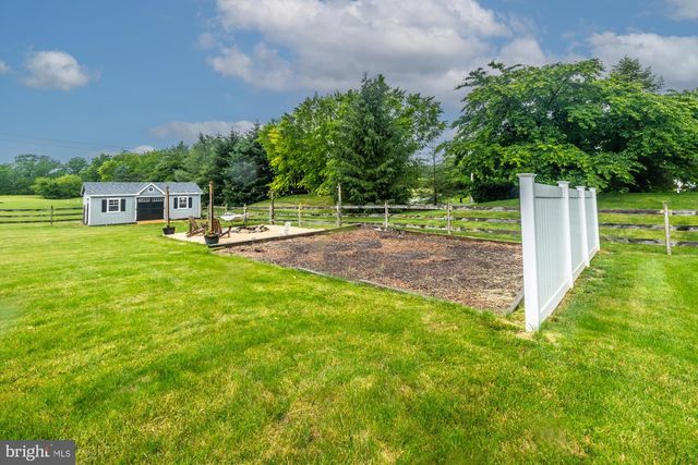 222 S COWAN RD, Parkesburg, PA 19365