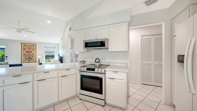 6988 COUNTRY LAKES CIRCLE, Sarasota, FL 34243
