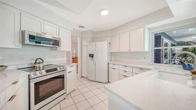 6988 COUNTRY LAKES CIRCLE, Sarasota, FL 34243