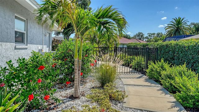 6988 COUNTRY LAKES CIRCLE, Sarasota, FL 34243