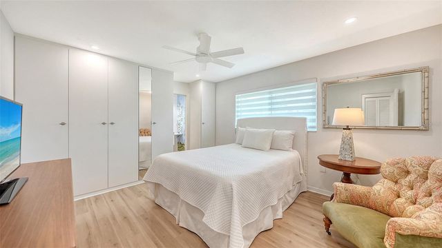 6988 COUNTRY LAKES CIRCLE, Sarasota, FL 34243