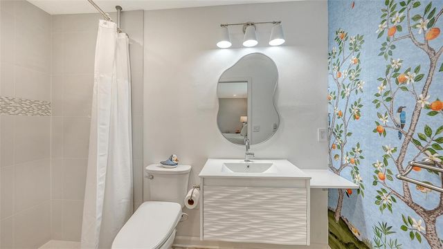 6988 COUNTRY LAKES CIRCLE, Sarasota, FL 34243
