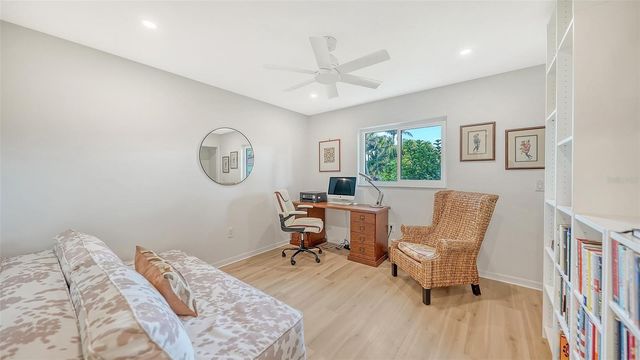 6988 COUNTRY LAKES CIRCLE, Sarasota, FL 34243