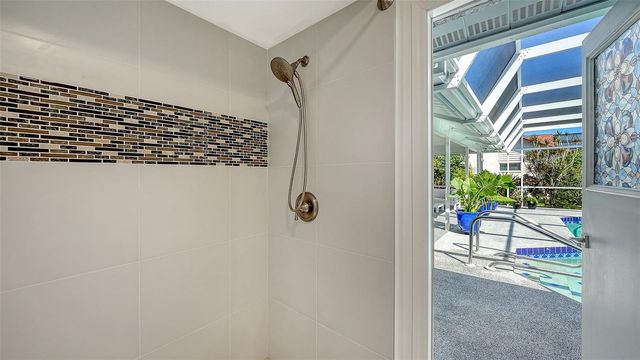 6988 COUNTRY LAKES CIRCLE, Sarasota, FL 34243