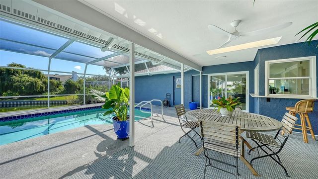 6988 COUNTRY LAKES CIRCLE, Sarasota, FL 34243