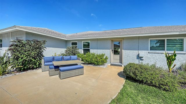 6988 COUNTRY LAKES CIRCLE, Sarasota, FL 34243