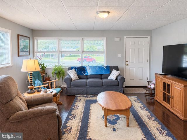 506 GREEN VALLEY RD, Turnersville, NJ 08012