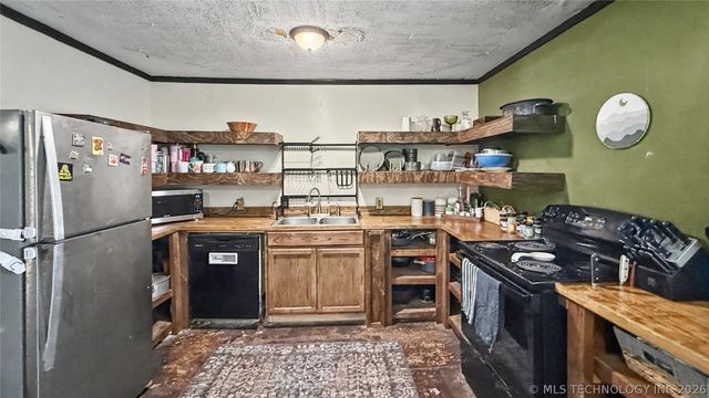 17371 N Bryant Road, Tahlequah, OK 74464