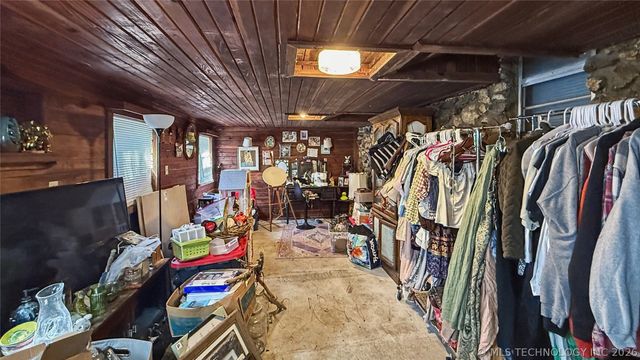 17371 N Bryant Road, Tahlequah, OK 74464