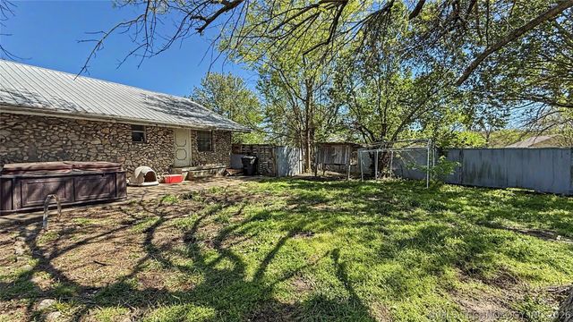 17371 N Bryant Road, Tahlequah, OK 74464