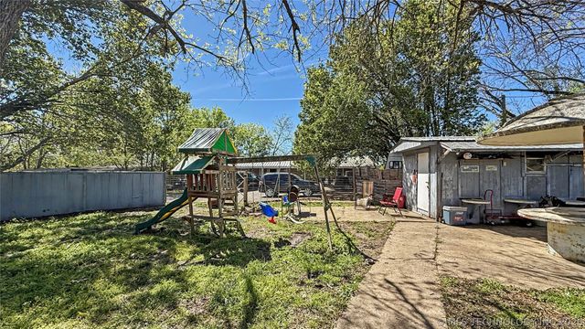 17371 N Bryant Road, Tahlequah, OK 74464
