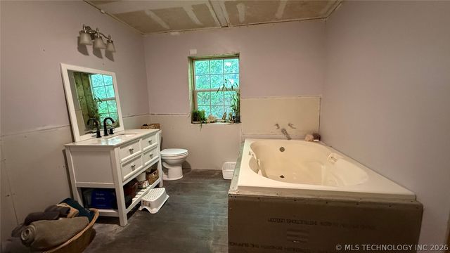 17371 N Bryant Road, Tahlequah, OK 74464