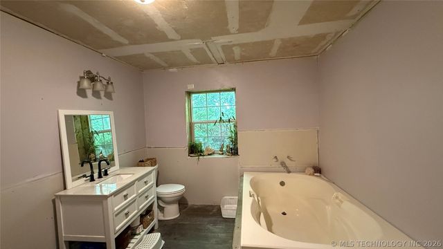 17371 N Bryant Road, Tahlequah, OK 74464