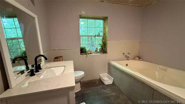 17371 N Bryant Road, Tahlequah, OK 74464