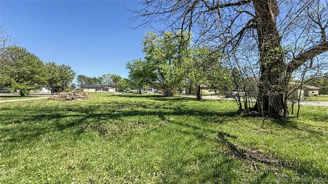 17371 N Bryant Road, Tahlequah, OK 74464
