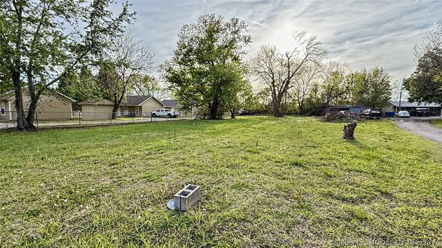 17371 N Bryant Road, Tahlequah, OK 74464