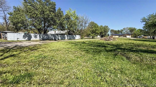 17371 N Bryant Road, Tahlequah, OK 74464