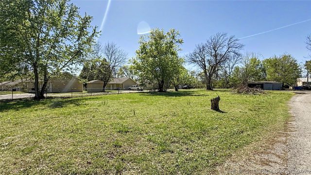 17371 N Bryant Road, Tahlequah, OK 74464