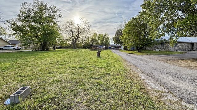 17371 N Bryant Road, Tahlequah, OK 74464