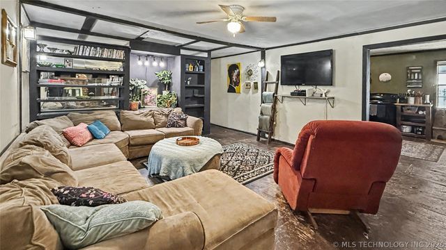 17371 N Bryant Road, Tahlequah, OK 74464