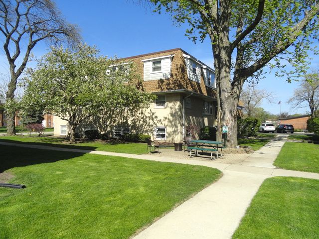 9907 W 58th Street 1, Countryside, IL 60525