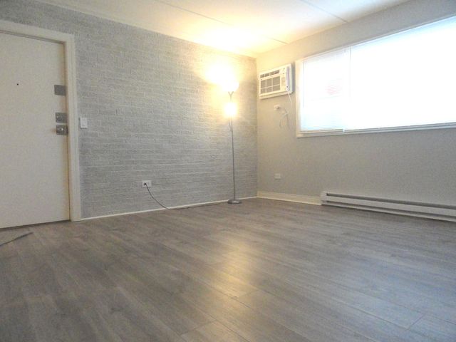 9907 W 58th Street 1, Countryside, IL 60525