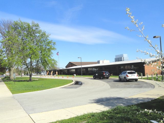 9907 W 58th Street 1, Countryside, IL 60525