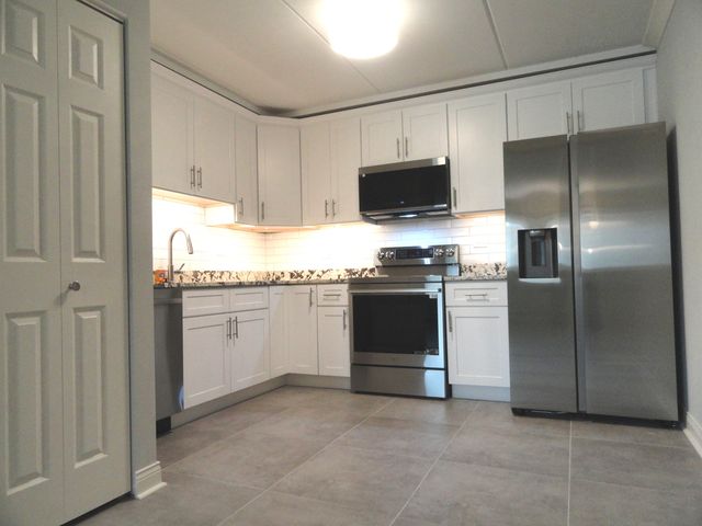 9907 W 58th Street 1, Countryside, IL 60525